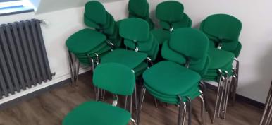 Photo détaillant le don Lot 30 chaises salle de réunion