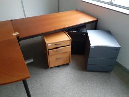 Photo détaillant le don bureau et caissons