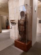 Photo détaillant le don 2 Vitrines salle 164  Denon - Musée du Louvre