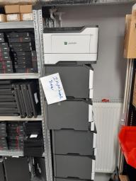 Photo détaillant le don Don de 7 imprimantes de marque LEXMARK