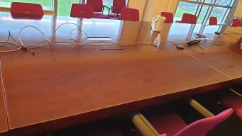Photo détaillant le don Grandes tables pour salle de réunion