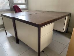 Photo détaillant le don Bureau à caissons métal 160 x 80