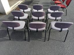 Photo détaillant le don chaises grises