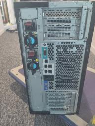 Photo détaillant le don HP ProLiant ML350p G8 *2