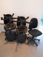 Photo détaillant le don 5 chaises de bureau noires