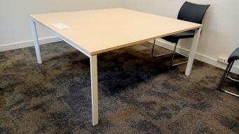 Photo détaillant le don Tables bureaux ou réunions
