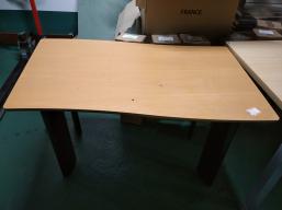 Photo détaillant le don Une table