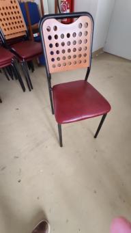 Photo détaillant le don 41 chaises