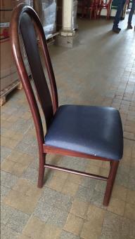 Photo détaillant le don 84 chaises