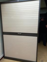 Photo détaillant le don Armoire coulissante verticale