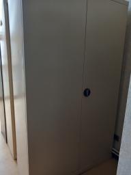 Photo détaillant le don Armoire métallique 2 portes