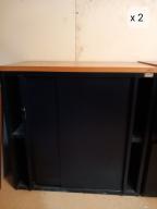 Photo détaillant le don Meuble bas métal et bois à portes coulissantes