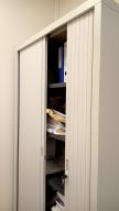 Photo détaillant le don Armoire à portes coulissantes