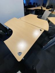 Photo détaillant le don Lot de bureaux avec caissons
