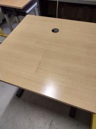 Photo détaillant le don Table 80x80x73