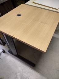 Photo détaillant le don Table 80x80x73