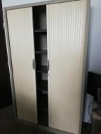 Photo détaillant le don ARMOIRE HAUTE AVEC ETAGERES