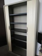 Photo détaillant le don ARMOIRE HAUTE AVEC ETAGERES