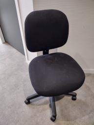 Photo détaillant le don Chaises à roulettes