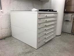Photo détaillant le don Meuble à plan avec 7 tiroirs grand format