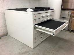 Photo détaillant le don Meuble à plan avec 7 tiroirs grand format