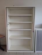 Photo détaillant le don Armoire haute blanche double portes grises