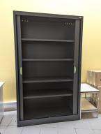 Photo détaillant le don Armoire haute double porte grise, poignées vertes
