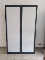 Photo détaillant le don Armoire haute gris foncé double portes blanches
