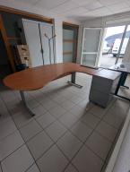 Photo détaillant le don Bureau d'angle bois arrondi +  caisson