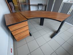 Photo détaillant le don Bureau arrondi bois + caisson