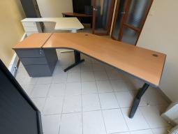 Photo détaillant le don Bureau d'angle bois + caisson gris