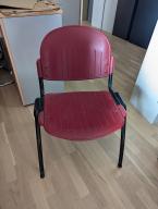 Photo détaillant le don Chaise rouge plastique