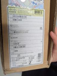 Photo détaillant le don PIED POUR TV CISCO SANS LES ROULETTES PN: CS-ROOM55-WBK=