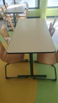 Photo détaillant le don Lot de 5 tables de réfectoire
