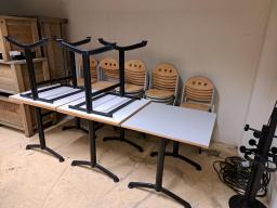 Photo détaillant le don Don de mobilier en bois et en verre