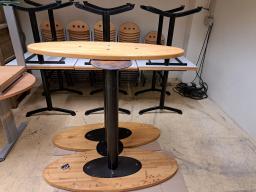 Photo détaillant le don Don de mobilier en bois et en verre