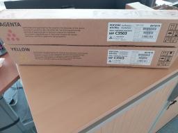 Photo détaillant le don Toners neufs pour imprimante RICOH MP C3503