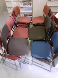 Photo détaillant le don mobilier chaises