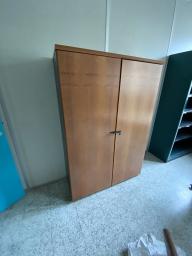 Photo détaillant le don Mobilier divers : armoires basses, dessertes, bureaux...