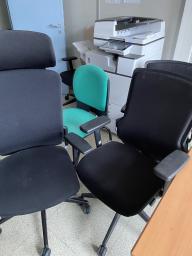 Photo détaillant le don Mobilier divers : armoires basses, dessertes, bureaux...