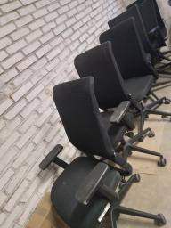 Photo détaillant le don 6 fauteuils de bureaux noirs