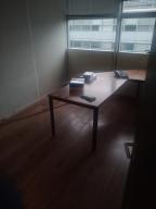 Photo détaillant le don Don de 250 bureaux d'angle