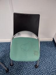 Photo détaillant le don CHAISES A ROULETTES VERTES