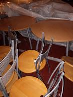 Photo détaillant le don meubles cafétéria