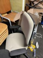 Photo détaillant le don 3 fauteuils de bureau