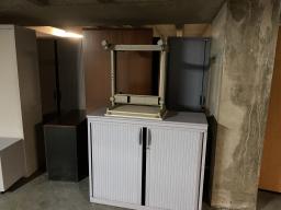 Photo détaillant le don Divers mobilier en bois et armoires