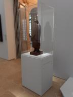 Photo détaillant le don Vitrine à hygrométrie contrôlée — socle avec compartiment pour silicagel + capot 5 faces