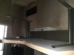 Photo détaillant le don Mobiliers de bureau (2  bureaux, 2 caissons, 4 chaises)