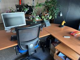 Photo détaillant le don Bureau droit 140 retour 85 complément 90
