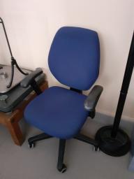 Photo détaillant le don Chaises de bureau à céder